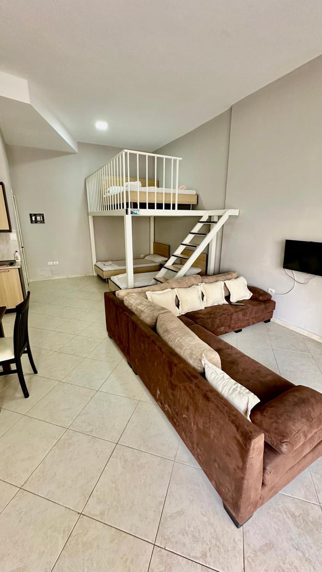 Eno's 1 Apartament